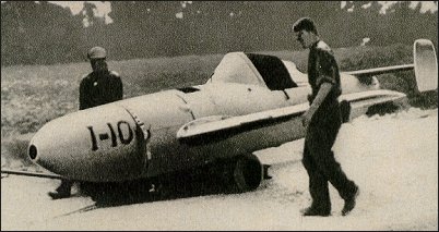 Американцы осматривают трофейный «Цветок вишни»